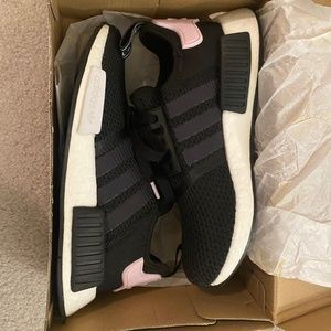 Adidas NMD R1 black clear pink
